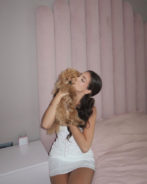 Andreea Bostănică trăieşte o viaţă de lux! Regina TikTok-ului a strâns o avere impresionantă: „Trei apartamente, un penthouse, nu mai zic de mașină”