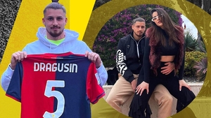 Domnișoarelor, faceți cunoștință cu... manechin Drăgușin! Starul ”naționalei” (21 de ani) și-a scos garderoba de mii € pe Insta înaintea meciului Israel – România