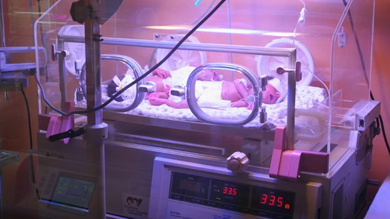 Cum arata acum copilul ars intr-un incubator in Maternitatea Bucur! Au trecut 5 ani iar cosmarul familiei Bucur continua