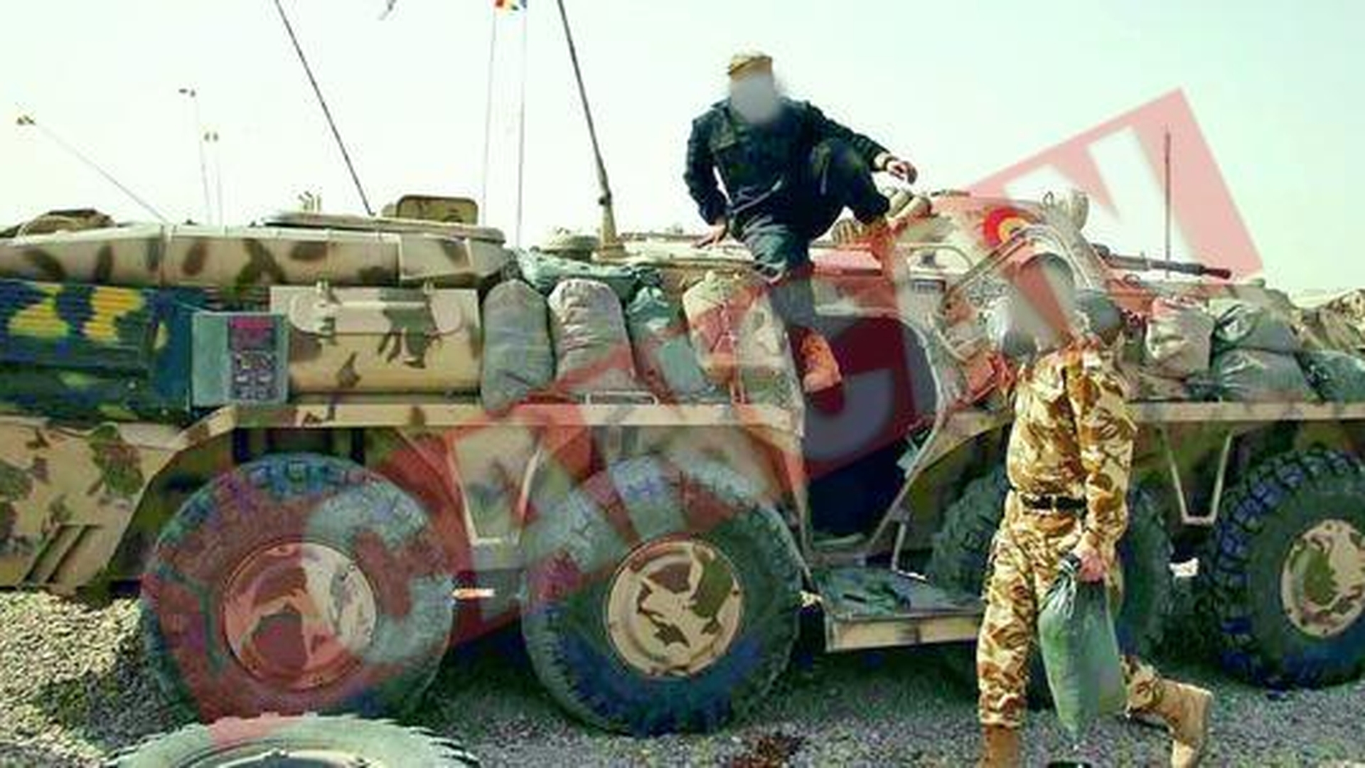 Militarii romani se dezbraca pentru cativa dolari