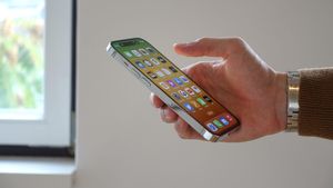 Tu și cu iubitul/a vă țineți telefonul pe silent tot timpul? Specialiștii au aflat ce spune asta despre voi, de fapt