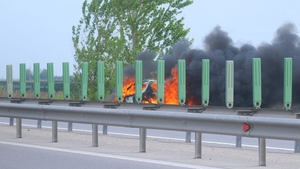 Mașină în flăcări pe Autostrada Soarelui