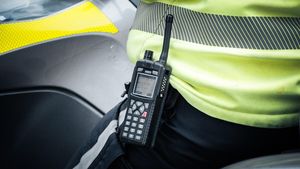 Tată și fiică, acuzați că au răpit o femeie de pe stradă. Totul ar fi pornit de la o infidelitate