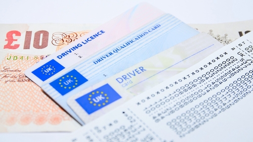 Permis de conducere de la 16 ani. Ce condiții trebuie să îndeplinești și ce se întâmplă cu examenul auto