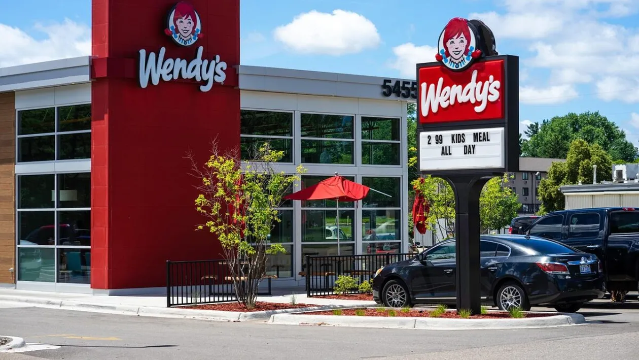 Ce salarii oferă Wendy’s în București sau Iași. Angajații primesc și tichete de masă de 30 de lei