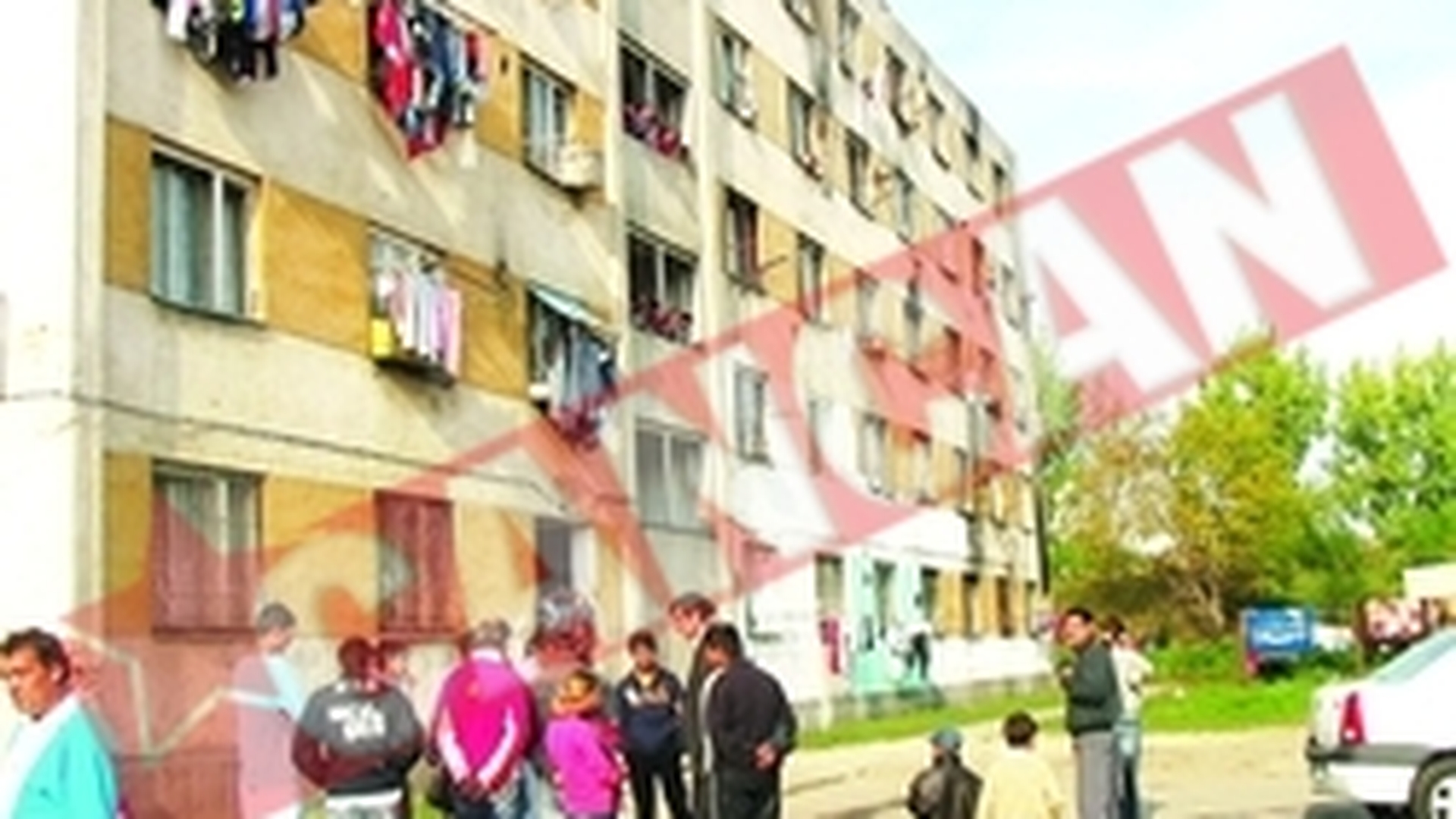 Rromii isi boteaza puradeii "Becali"