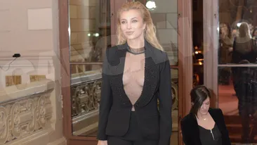 LORA, apariţie cu sânii la vedere! Toată lumea a putut vedea prin bluza sa trasparentă