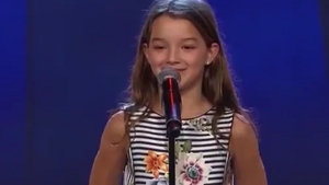 O fetiță de zece ani din România a cucerit Suedia. Eva a ajuns în finala concursului „Suedezii au talent”