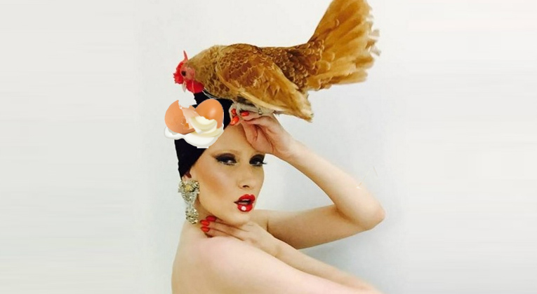 Iulia Albu adoră ținutele extravagante