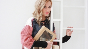 Dana Rogoz a ţipat de fericire! Blondina a apărut într-un film internaţional cu o distribuţie de excepţie! Vezi despre ce e vorba!