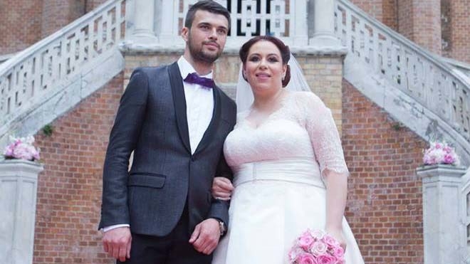E de necrezut! OANA ROMAN s-a îngrăşat… şi mai mult! Aşa arată mulată şi de la spate!