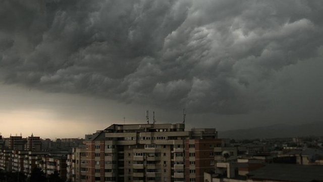 Prima mare furtună a sezonului din Europa de nord s-a soldat cu cel puţin 11 morţi