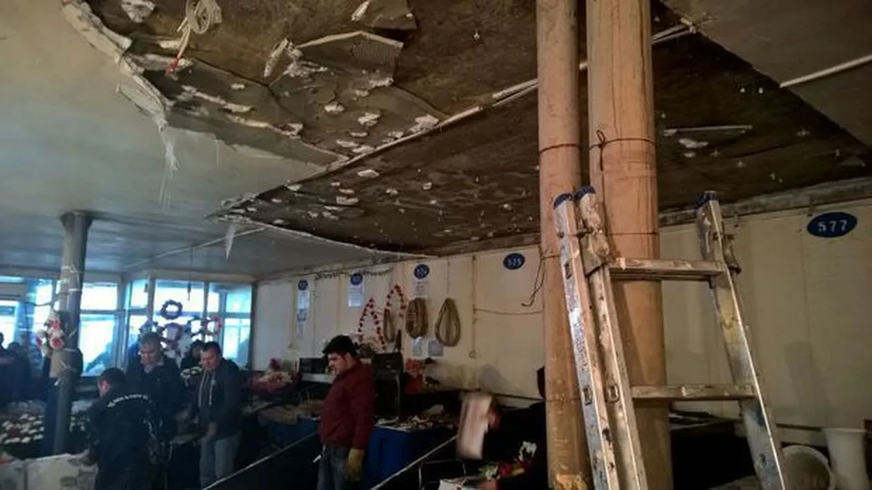 Un tavan s-a prăbuşit peste tarabele din piată!