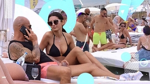Giani Kiriță s-a combinat cu o puștoaică de-o seamă cu fiica lui. I-am filmat pe plajă în timp ce...