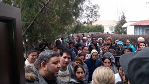 Scene incredibile la Târgoviște. Sute de asistați social, obligați de primar să vină la Târgul de Joburi. Rezultatul: zero. "Leșin la muncă, mă ia capul"