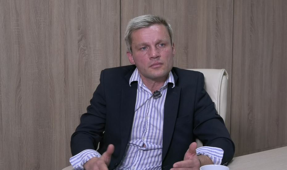 Modelul susține că fosta lui parteneră a fost agresivă cu el