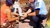 VIDEO Un polițist din Slatina face cadouri copiilor romi. Filmul postat de el a devenit viral