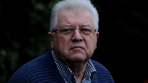 Câtă cruzime! I-au interzis să-şi viziteze soţia bolnavă de Alzheimer! În curând ea va muri, iar el nu-şi va putea lua rămas bun!