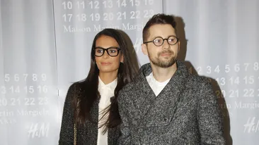 Oglinda, oglinjoara, cine are cea mai sexy mustacioara din tara? Adi Sina a renuntat la freza de macho si si-a tras mustata!