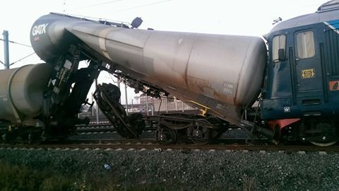 Accident feroviar în Arad! Un vagon cisternă a fost lovit de o locomotivă
