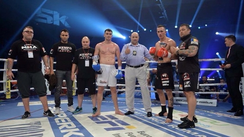 Are statura unui model, dar se bate in ringul Superkombat! Afla povestea fabuloasa a unui tanar luptator ce promite multe!