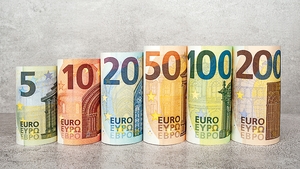 Apar două noi bancnote! Vor putea fi folosite și în România