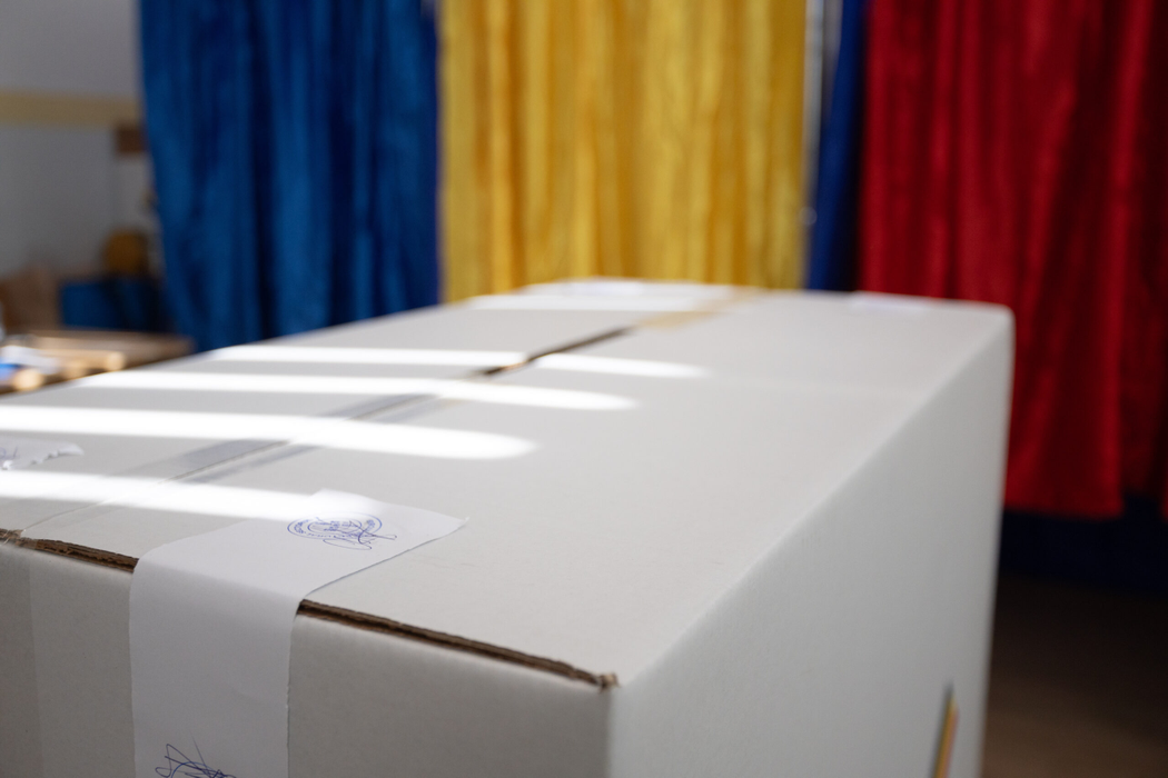 ”Albă ca zăpada” din ziua alegerilor: Elena Lasconi. Câștigătoarea primului tur din 2024, ținută imaculată la vot