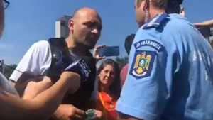 Scandal uriaș în Piața Victoriei! Protestatarul Dide a fost amendat! Ce le-a făcut jandarmilor VIDEO