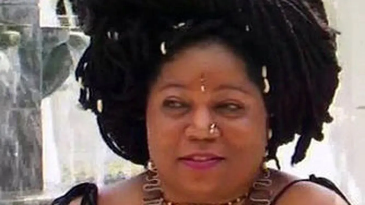 Ea e femeia cu cel mai lung păr din lume! Podoaba ei capilară e mai lungă decât un bloc de 8 etaje: Este viaţa mea