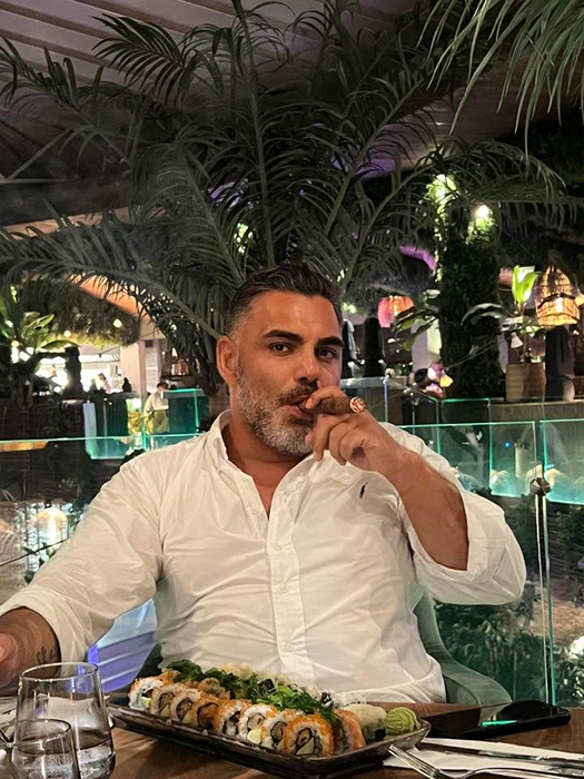 Poveste fabuloasă din lumea de mondenă a Capitalei. Cum l-a combinat fratele lui Ilie Dumitrescu pe omul lui Gigi Becali cu un… travestit!