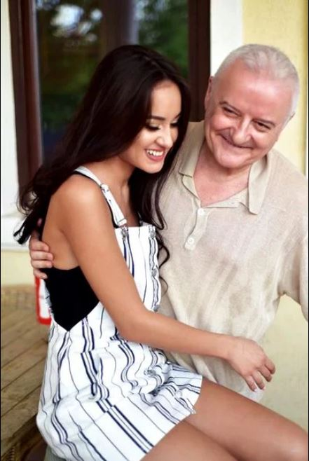 Oana Cojocaru s-ar fi certat cu tatăl ei pentru a fi împreună cu Irinel Columbeanu