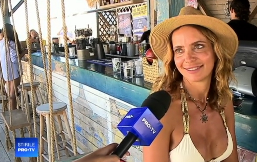 Parada costumelor de baie pe litoral: noul trend de bikini la Mamaia în august 2018