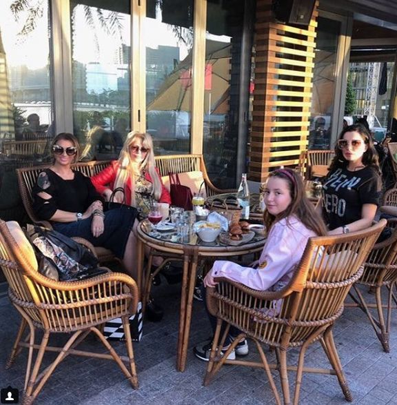 Câţi bani a cheltuit Ilie Năstase să o distreze pe Brigitte de Revelion! Cei doi au petrecut cumpăna dintre ani în Abu Dhabi, alături de Anamaria Prodan şi Reghe