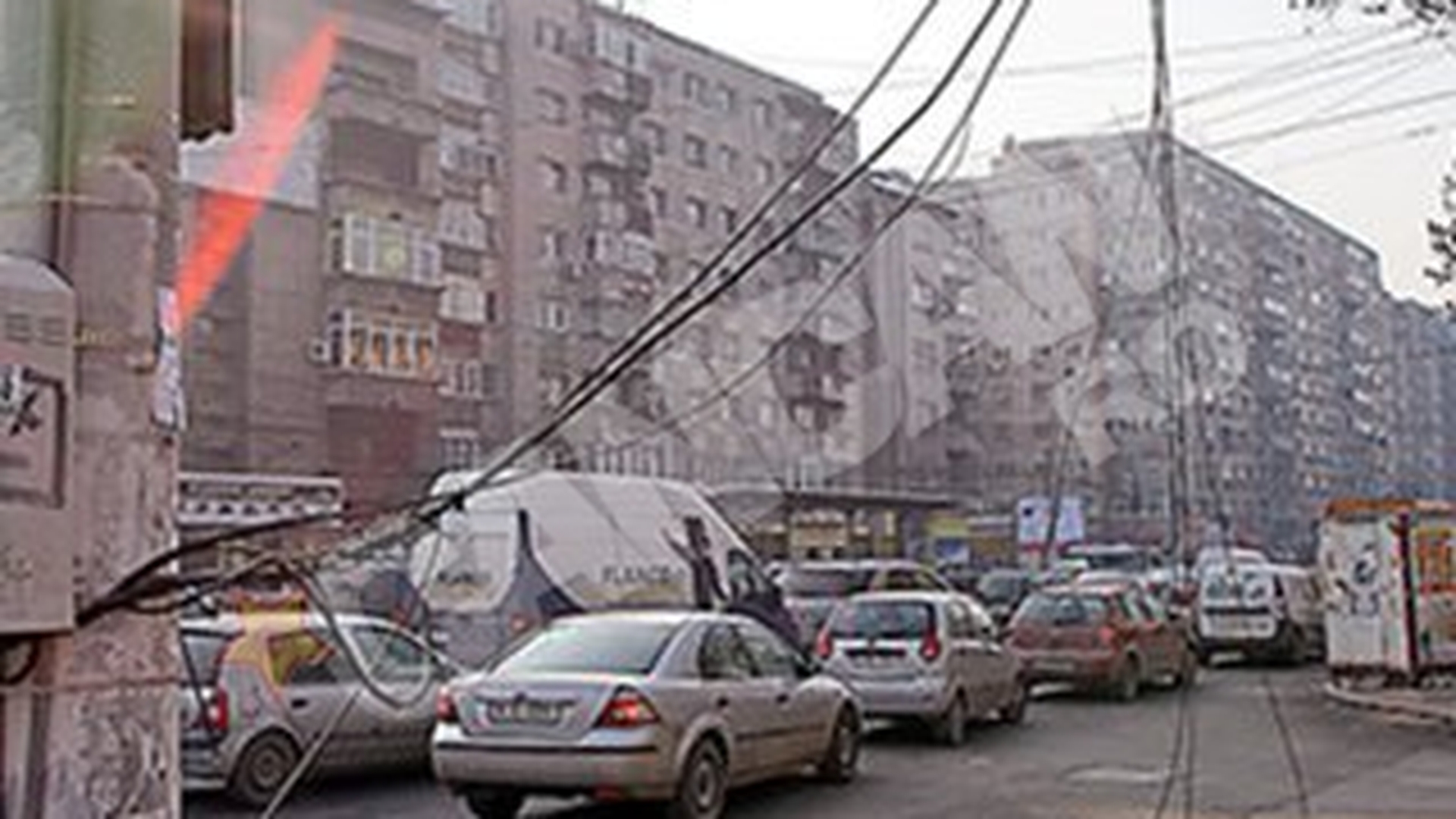 Bucurestenii vor scapa de cablurile de pe stalpi