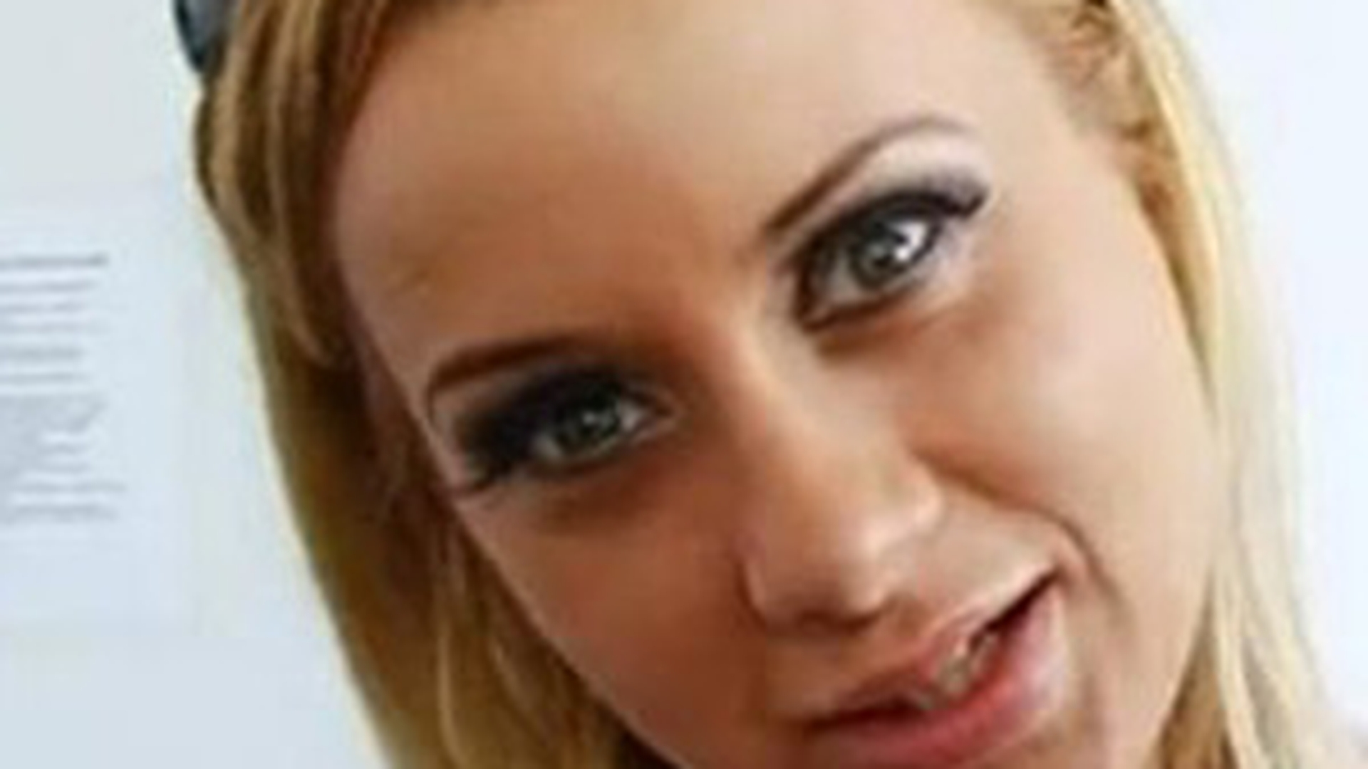 VIDEO Simona Trasca si-a marit buzele a opta oara: "De data asta n-am pe cine sa pup"