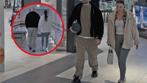 Daniel Cafelutză nu își lasă soția singură nici măcar la baie. “Suflet blând”, dar atent ca un bodyguard