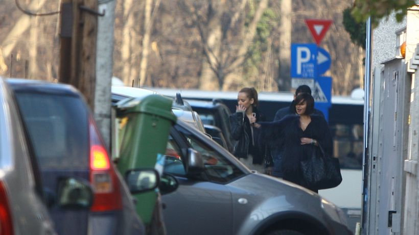 Transformarea incredibila a INNEI! Dupa ce si-a schimbat look-ul, cantareata s-a pozat singura pe strada!