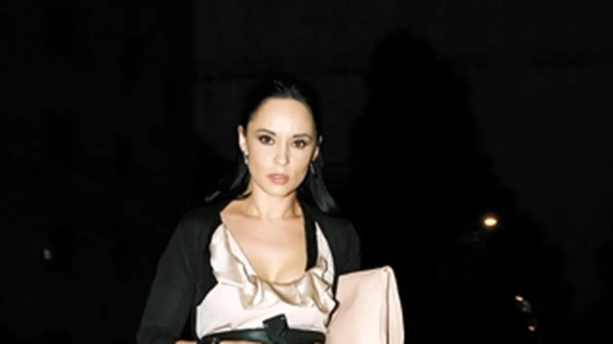 Specialistii sustin ca Andreea Marin a avut simptomele unei boli imunitare degenerative! Eruptie cutanata, picioare umflate, fotosensibilitate si ingrasari subite