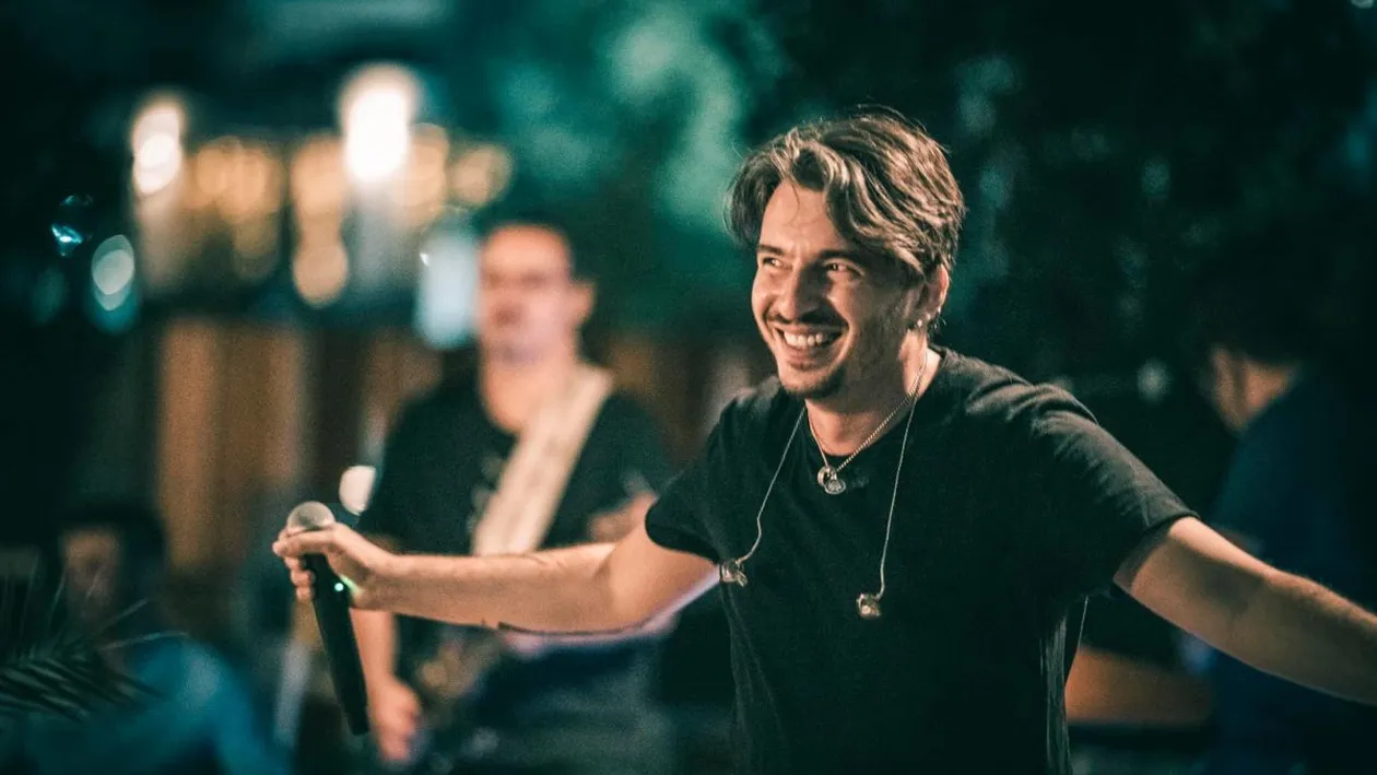 Alex Vasilache, solistul trupei JukeBox, este primul artist care s-a vaccinat împotriva coronavirusului