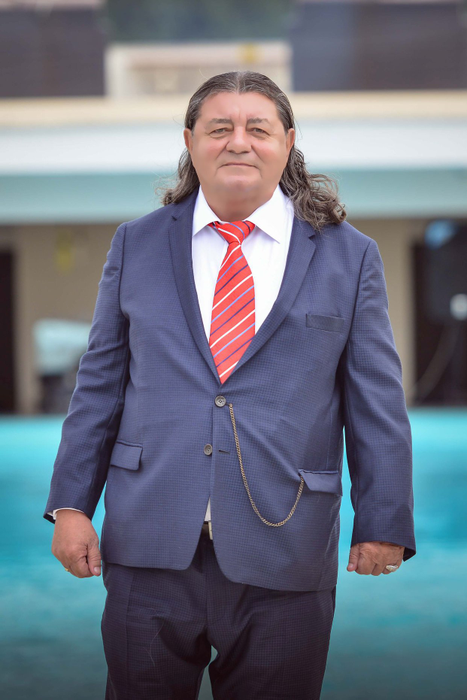 Titu Tudosie și-a făcut statuie în curte
