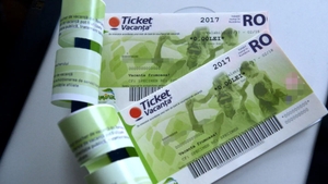 Angajații din privat ar putea primi vouchere de vacanță. Propunerea care poate schimba regulile