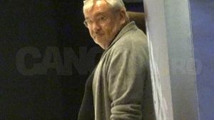 Fostul şef al Finanţelor se descurcă binişor la 58 de ani. Ministrul Donjuan şi-a scos la film noua ”achiziţie”!