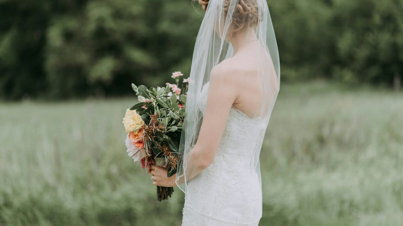 (P) Eleganță fără compromis: cum alegi rochia perfectă pentru ziua cea mare