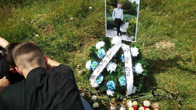 Mama lui ADRIAN, sfâşiată de durere după ce a fost găsit trupul fiului ei. Ce gest a făcut înainte de înmormântare