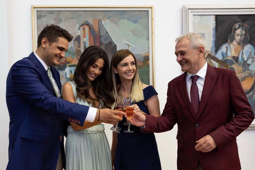 Imagini în premieră cu Dragnea la costum de socru mare