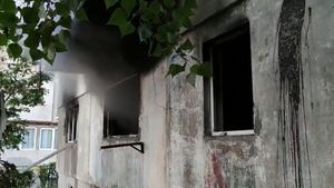 17 persoane evacuate dintr-un bloc din Slatina. Un apartament a fost cuprins de flăcări. VIDEO