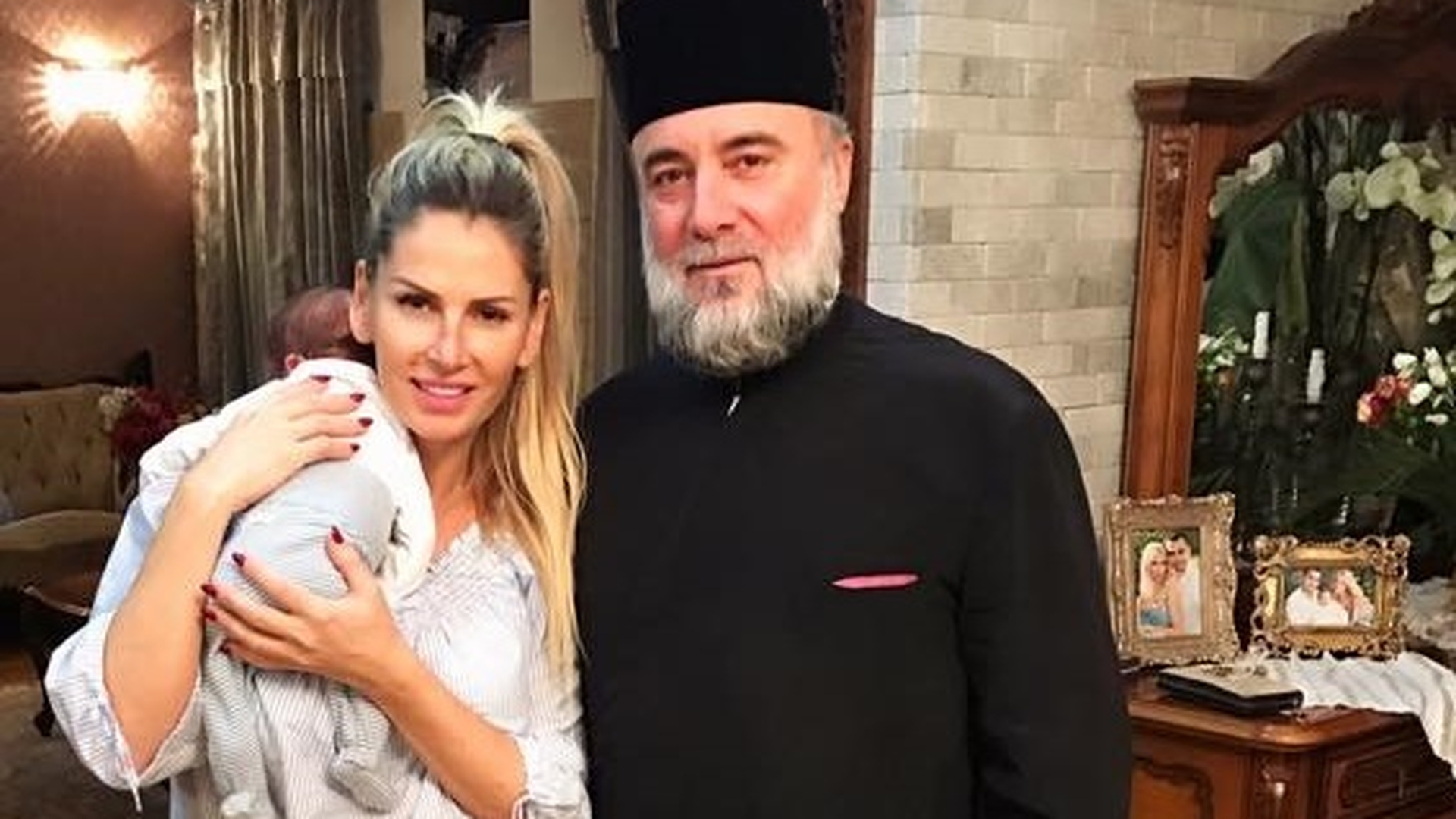 Andreea Bănică, selfie cu băieţelul ei! Noah a împlinit două luni şi creşte văzând cu ochii