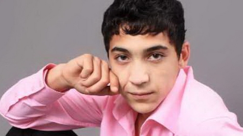 Baby Minune, scuzat de impresar pentru agresiunea supra unei femei. „E un copil, n-a terminat o scoala”