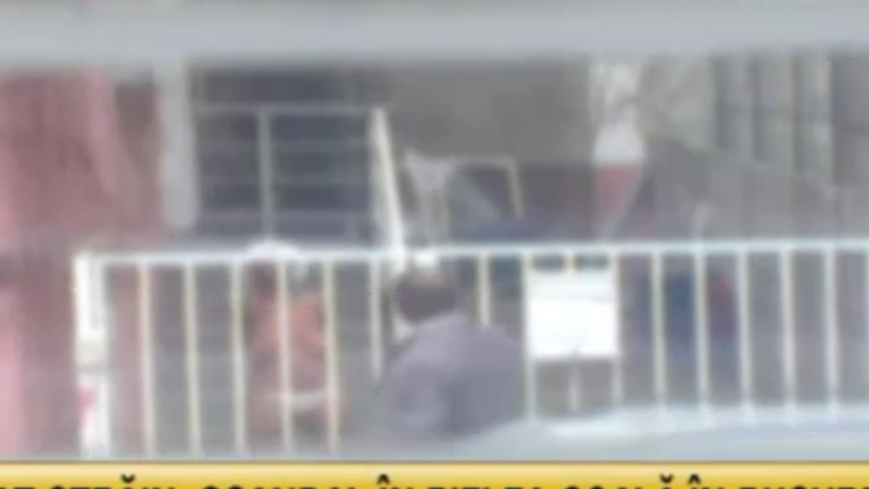 Scandal violent la Ambasada Nigeriei din Capitală! Atasatul financiar al institutiei s-a dezbrăcat în plină stradă!