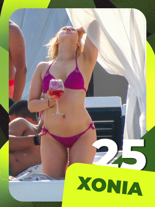 Top 40 sexy vedete în patru labe! Rar vezi așa ceva! Laura Cosoi, Andreea Mantea, Lora și Bianca Drăgușanu, îngenuncheate!